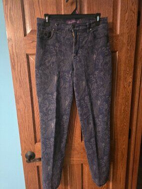 Gloria Vanderbilt Amanda Jeans – Size 8 – Subtle Blue Pattern